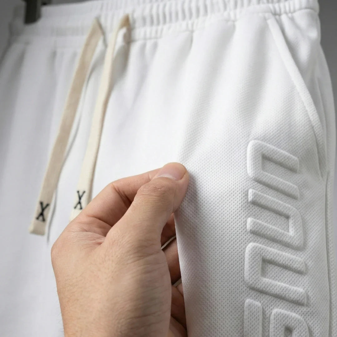 [Leve 4, Pague 2] Bermuda Alpha Masculina em Poliéster Microperfurado e Malha Respirável com Logo Lateral em Relevo 3D + BRINDES